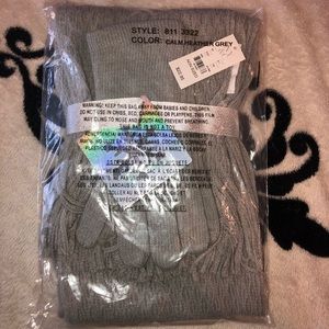 Scarf w/ gloves ! Brand new 😍
